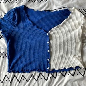 2 toned V-neck crop top